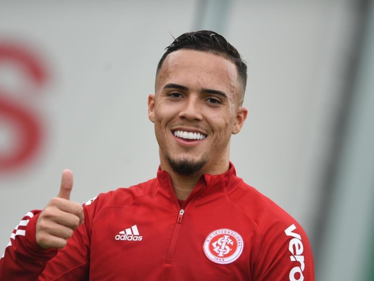 Peglow aterra esta tarde Portal dos Dragões