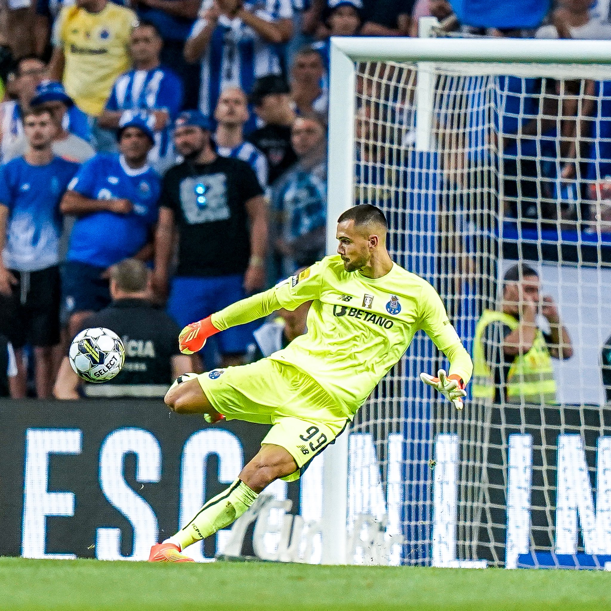 Diogo Costa premiado | Portal dos Dragões