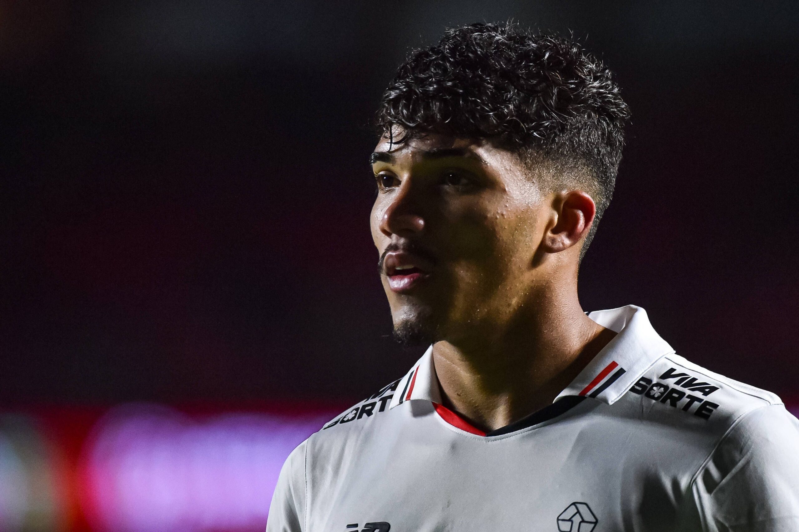 Captivating Lembram-se Do 'velho' Robben? Está No Fc Porto E Chamam-lhe William! (as Notas Dos Dragões) Image Concept Captivating Lembram-se Do 'velho' Robben? Está No Fc Porto E Chamam-lhe William! (as Notas Dos Dragões) Image Concept