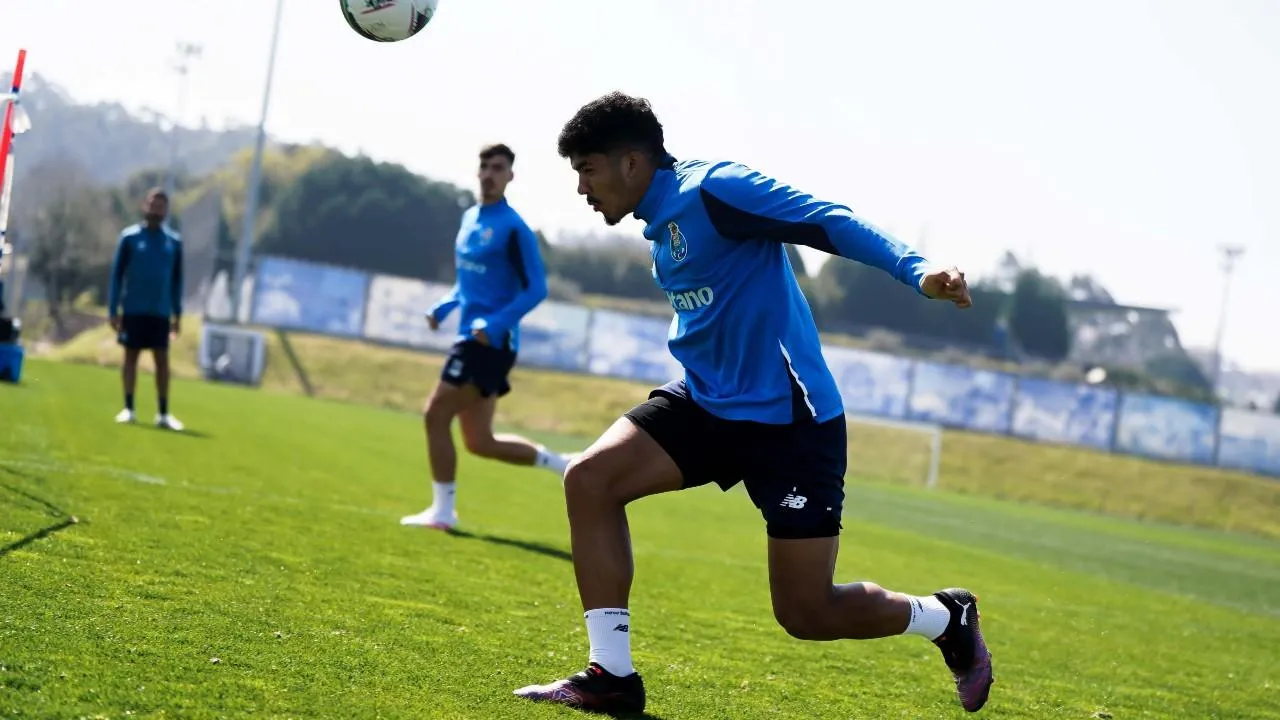 Dynamic Lembram-se Do 'velho' Robben? Está No Fc Porto E Chamam-lhe William! (as Notas Dos Dragões) View Art Dynamic Lembram-se Do 'velho' Robben? Está No Fc Porto E Chamam-lhe William! (as Notas Dos Dragões) View Art