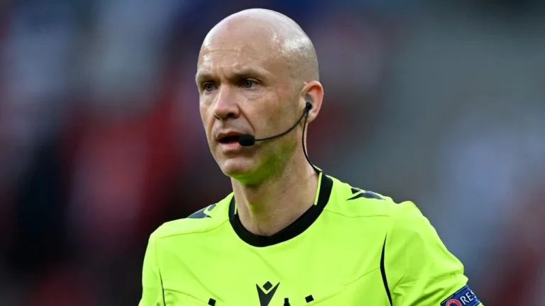 Anthony Taylor é o árbitro do FC Porto-Estugarda