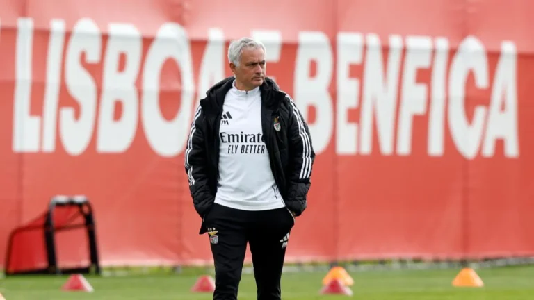 Queixas de Mourinho continuam: "Não tivemos ajudas, apenas empurrões ao contrário"