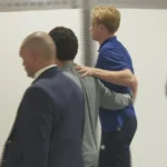 Atenção Portistas! Froholdt deixou a Luz a coxear e amparado por elemento do staff do FC Porto