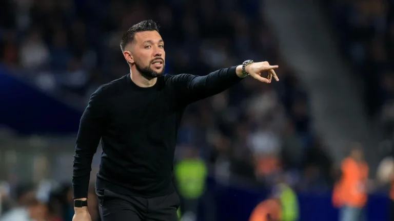 Farioli acalma os Portistas: "Pietuszewski teve problemas de estômago ao intervalo e teve de sair"