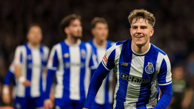 Borja Sainz reforça o bom espírito vivido no FC Porto: "Concorrência de Pietuszewski? Temos uma relação muito boa, grandíssimo jogador"