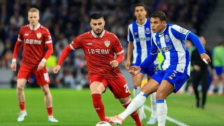 Farioli: "Tivemos uma masterclass de Bednarek e Thiago Silva a defender a área"