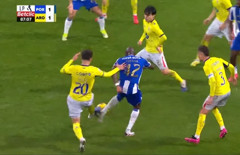 Farioli "surpreendido" com nota do árbitro do jogo com o Arouca: "Mantenho que é penalty claro"