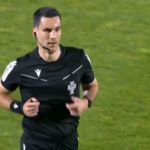 Puxão na área, VAR chamado e nada assinalado: FC Porto B volta a sair prejudicado pela arbitragem