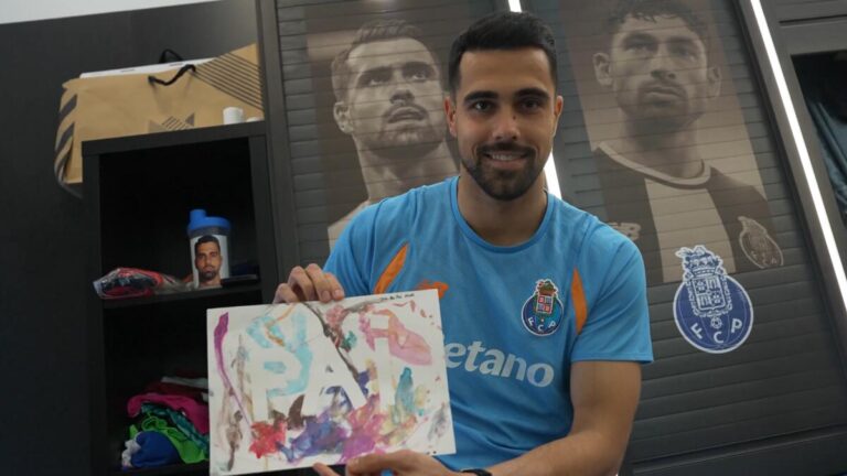 FC Porto celebra Dia do Pai com surpresa aos jogadores e houve lágrimas no balneário