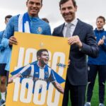 Thiago Silva cumpre 1000 jogos e recebe homenagem de André Villas-Boas