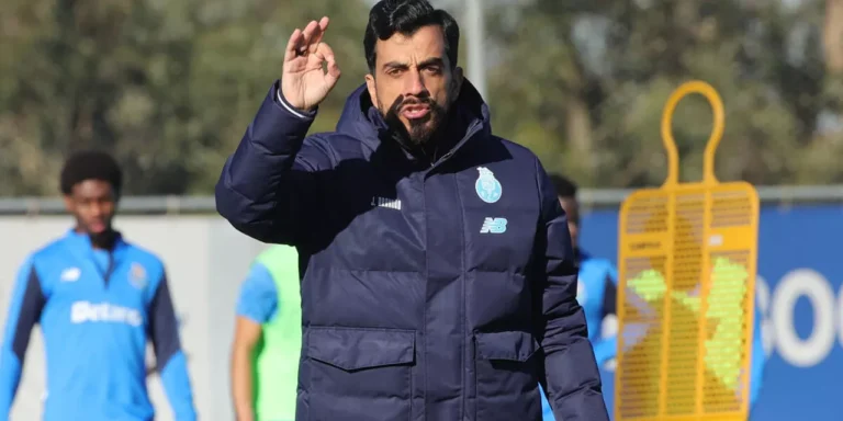 Equipa B: André Villas-Boas foi imune às críticas, manteve João Brandão e a aposta está a dar frutos