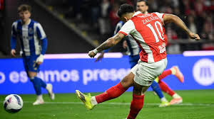 "É exagerado marcar penálti", diz Iturralde González sobre lance do FC Porto