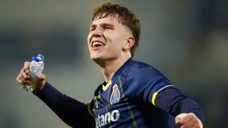 Oskar Pietuszewski entra no clássico com ambição e confiança azul e branca