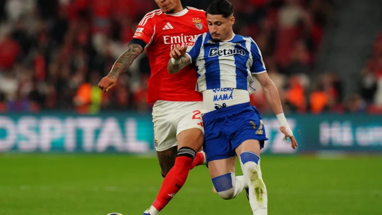 Borja Sainz entrou na Luz com tributo à mãe por baixo da camisola do FC Porto