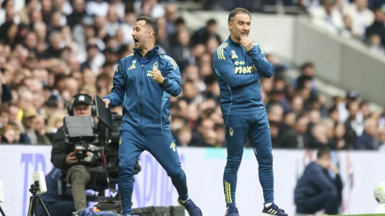 Nottingham Forest de Vítor Pereira vence Tottenham por 0-3 antes de visitar o FC Porto