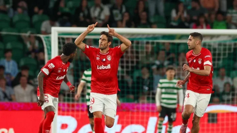 Gonçalo Paciência arrasa arbitragem do Sporting x Santa Clara: "É o futebol que temos, que queremos promover... Está aí muito artista para falar"