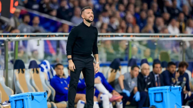 Farioli: "Arbitragem do Clássico? Houve um jogo antes e depois do minuto cinco"