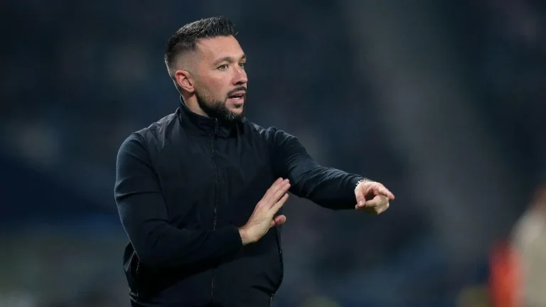 Farioli pede foco total: "Vivemos na nossa bolha azul" na corrida pelo título