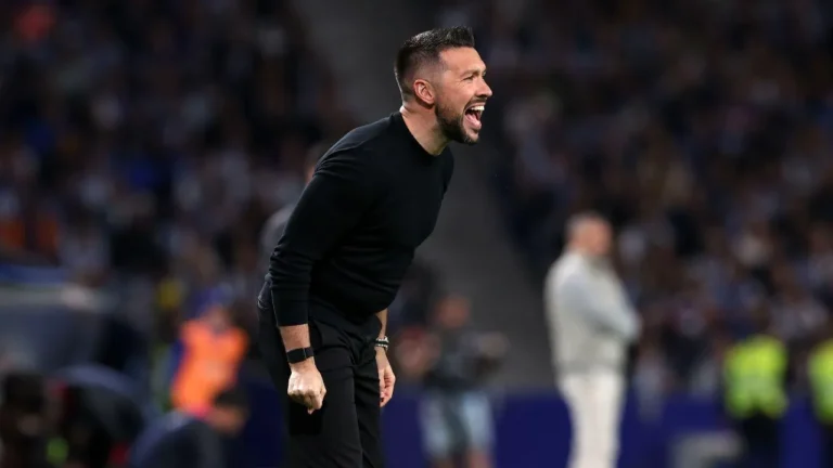 Farioli: “Os nossos adeptos até mandaram foguetes quando viram o Sporting voltar...”