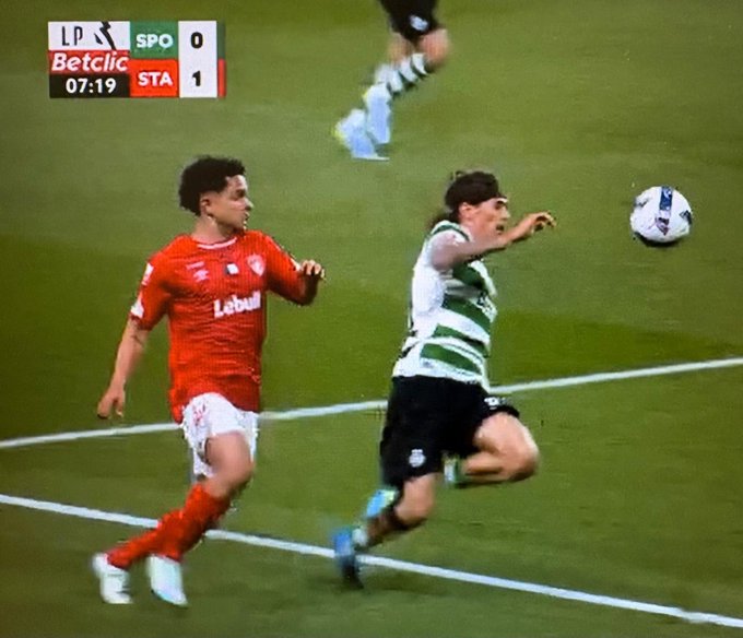 Santa Clara travado quando podia fazer o 0-2 e Sporting resgatado por penálti inventado em Alvalade