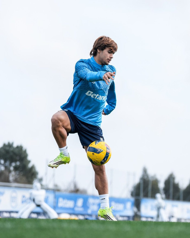 Rodrigo Mora evolui para treino condicionado