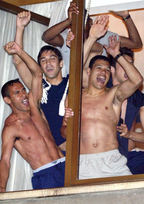 24 de abril de 2004: FC Porto campeão sem jogar após deslize do Sporting CP em Leiria