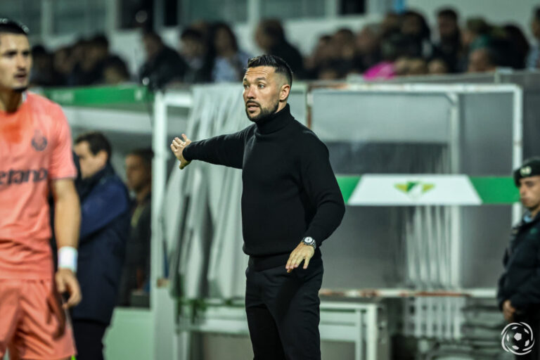 Farioli afasta Chelsea e garante continuidade no FC Porto