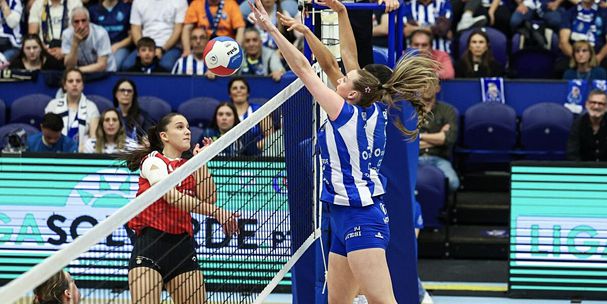 FC Porto cai no Dragão Arena, mas a meia-final do voleibol feminino continua em aberto