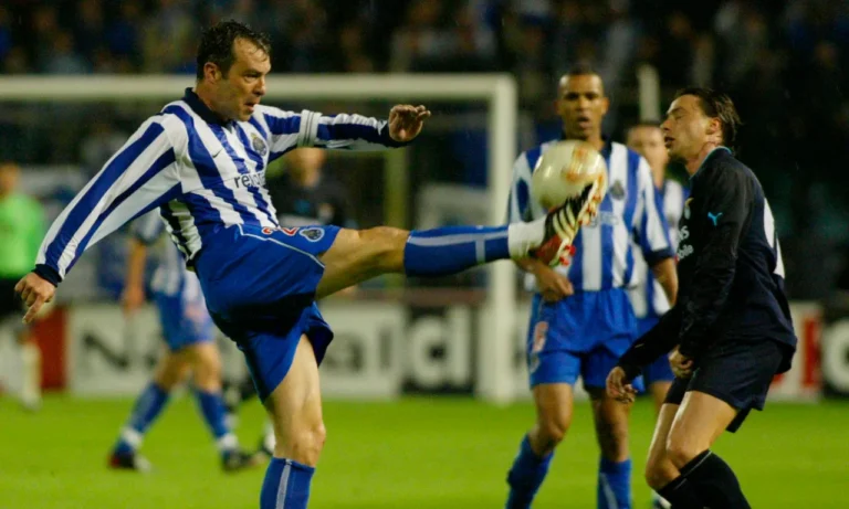10 de Abril 2003 e as Antas em delírio: o FC Porto de Mourinho atropelou a Lazio por 4-1 numa noite europeia para a história