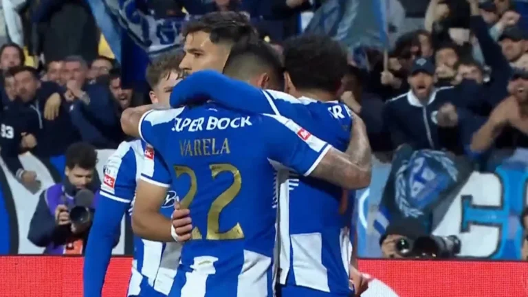 FC Porto entra à Dragão e vence ao intervalo o Estoril por 2-0