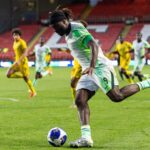 Moffi fez uma assistência e foi titular e capitão na vitória da Nigéria frente ao Zimbabué
