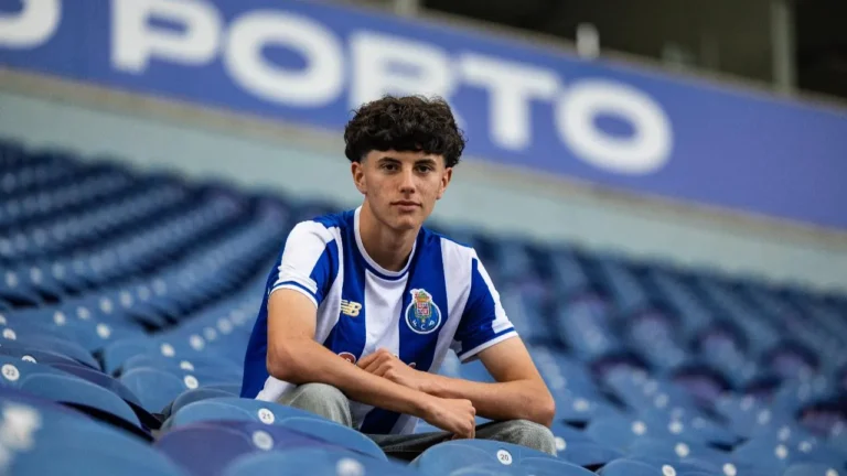 Pedro Vieira assina contrato profissional com o FC Porto: "Pepe e Rolando são as minhas maiores referências"