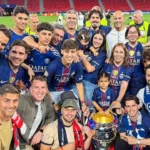 Cláudio Ramos junta-se a Vitinha na festa do PSG e reforça a marca FC Porto em Paris
