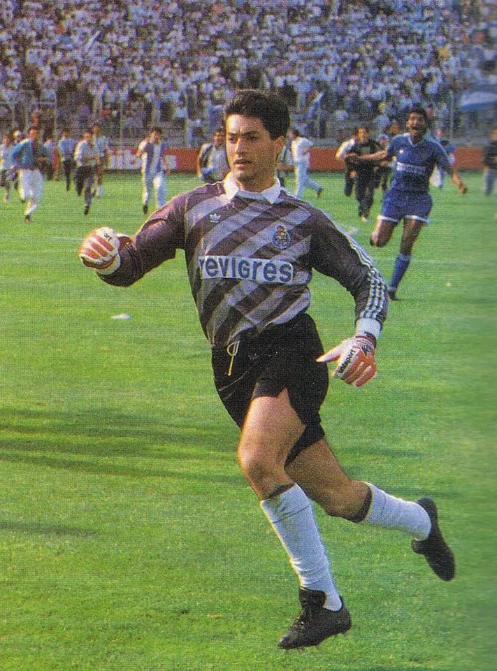 6 de Maio de 1990: o dia em que o FC Porto foi campeão e Vítor Baía começou a tornar-se eterno na baliza azul e branca