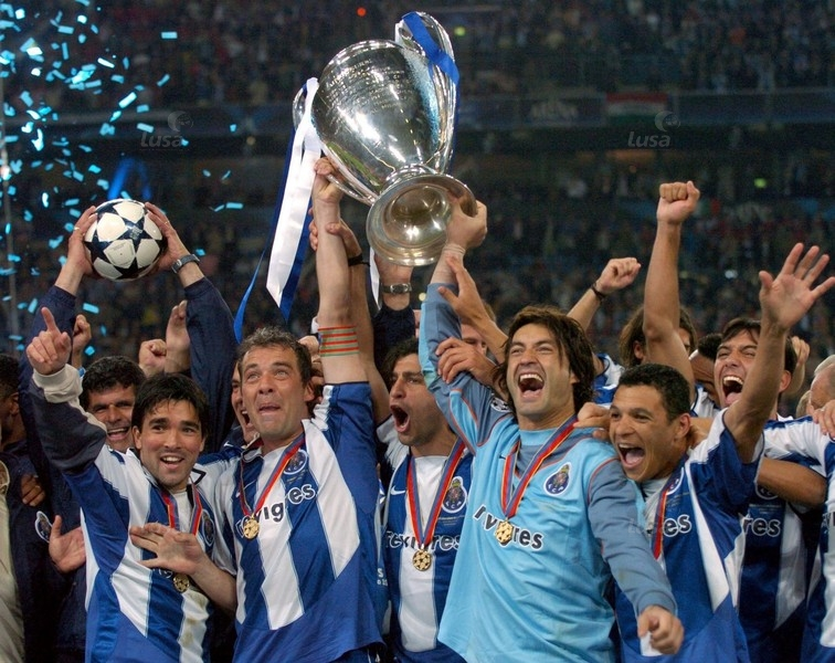 26 de maio de 2004: O FC Porto sagrou-se Campeão Europeu e a Europa ficou pintada de azul e branco