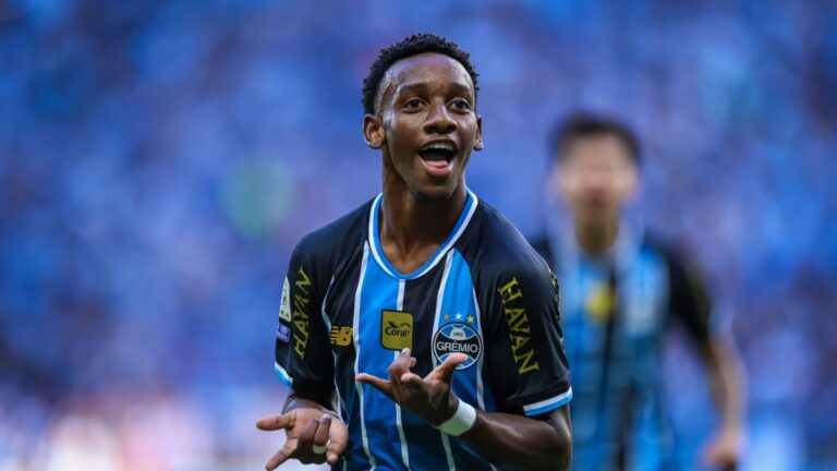 Gabriel Mec entra no radar do FC Porto e o Grémio fixa o preço em 16 milhões
