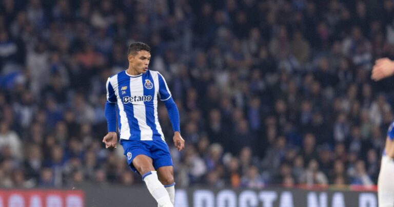 André Villas-Boas revela reação de Francesco Farioli ao abordar vinda de Thiago Silva: "Ficou encantado"