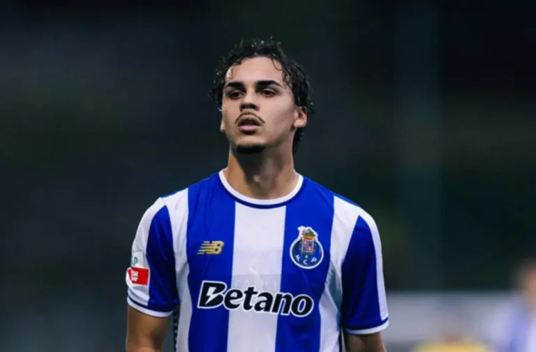 FC Porto fechou a renovação de contrato com João Teixeira