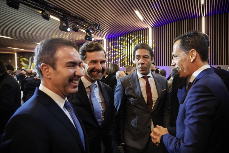 André Villas-Boas: "O Rui Costa é um senhor do futebol, uma pessoa digna e humana, lidera o nosso maior rival"