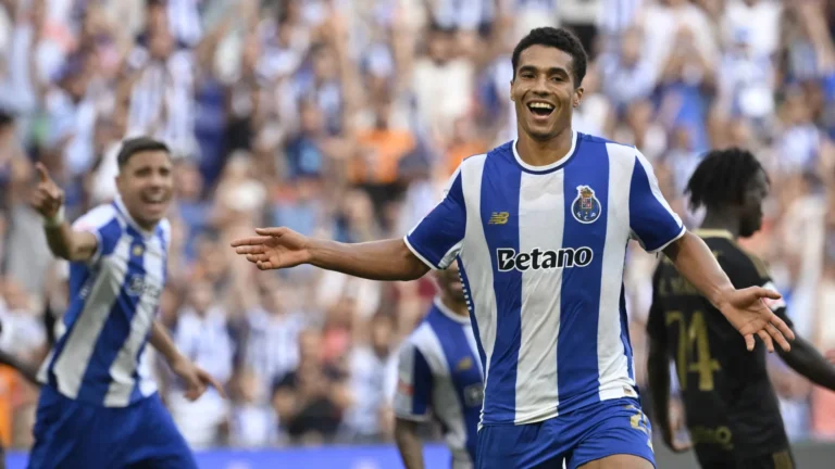 António Costa rendido ao treinador do FC Porto: "Farioli deu uma mentalidade diferente e preparou-me muito para o futuro"