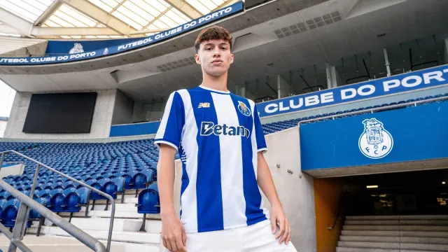 Campeão do Mundo de sub-17 Duarte Cunha renova com o FC Porto