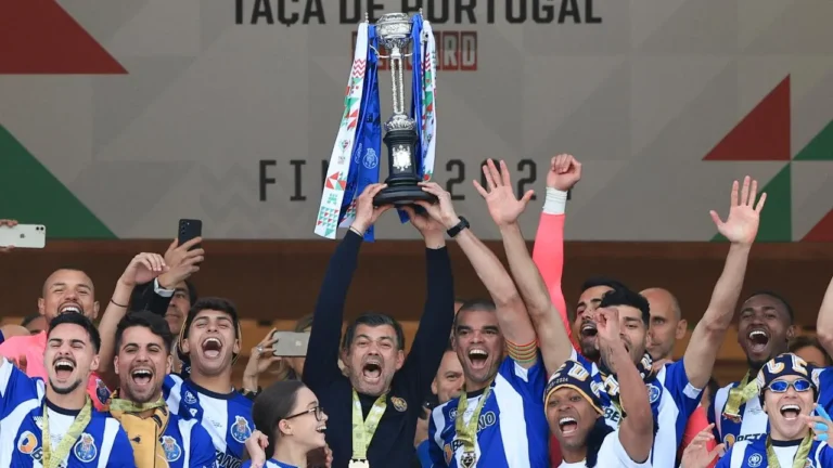 "A forma como eu gostaria de ter saído do FC Porto certamente era outra"