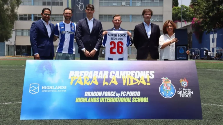 FC Porto abre escolinha no México e tem Layún como embaixador