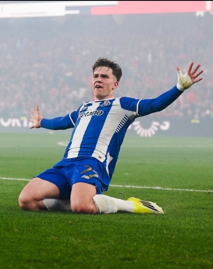 Pietuszewski assinou o Golo do Ano do FC Porto com um clássico na Luz que já é história azul e branca