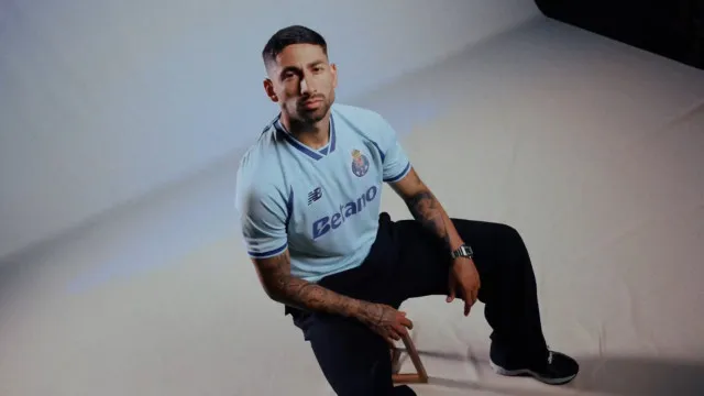 Eis o azul celeste! FC Porto apresenta terceira camisola para 2026/27